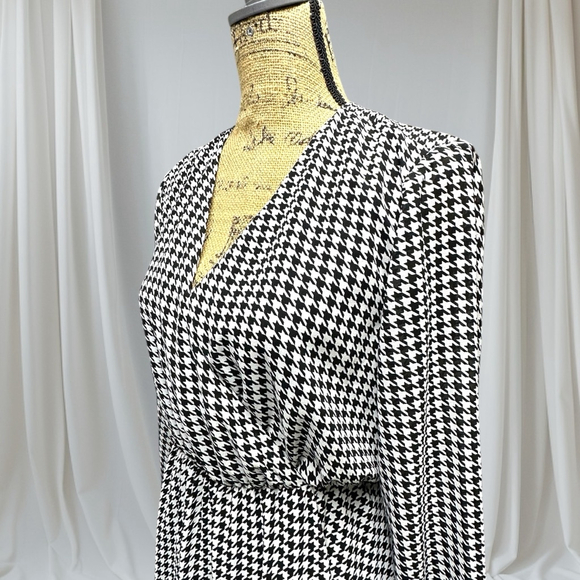 113 - Suzy Shier Dress - Picture 2 of 12